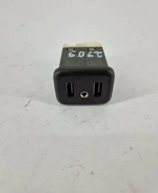 Opel Insignia B AUX in-socket connector 13519224