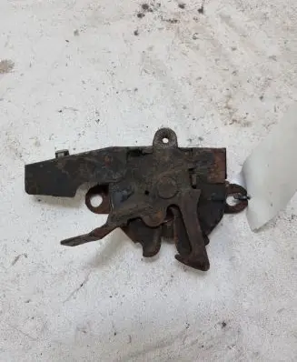 Engine bonnet/hood lock/catch