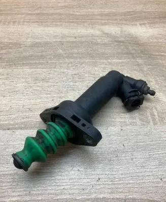 Clutch slave cylinder