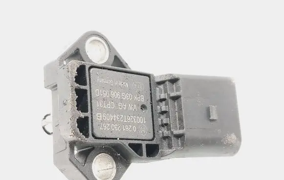 Volkswagen Golf Plus Air pressure sensor 03G906051D 0261230267
