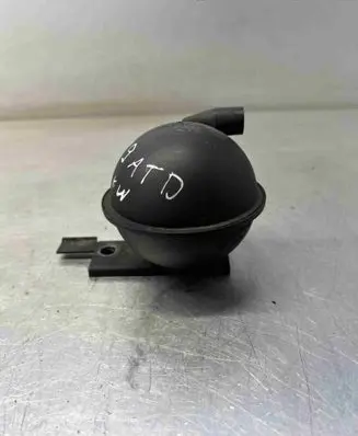 Volkswagen Golf IV Vacuum air tank 054129808