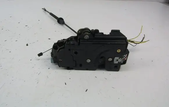 Skoda Octavia Mk2 (1Z) Front door lock 