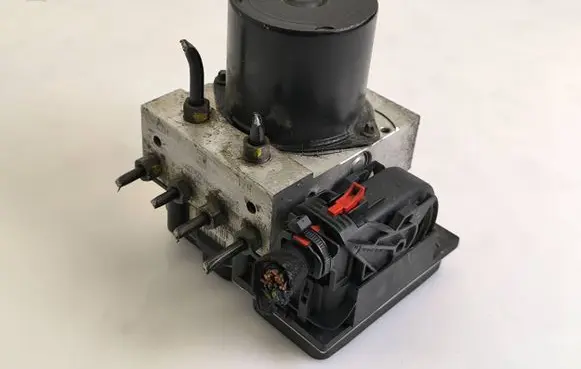 Skoda Fabia Mk2 (5J) ABS Pump 6R0907379E 8800978660 40606L619890