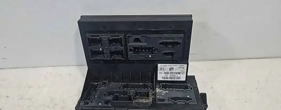 Mercedes-Benz E W211 Fuse module 2115453101 00007165A