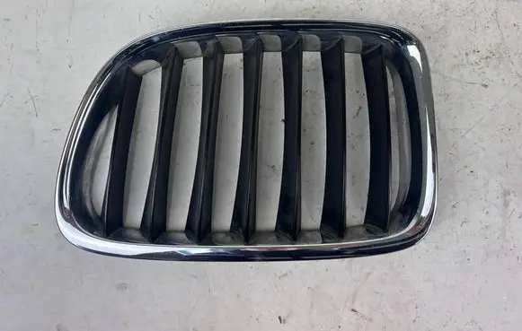 BMW X1 E84 Front bumper upper radiator grill 2993307