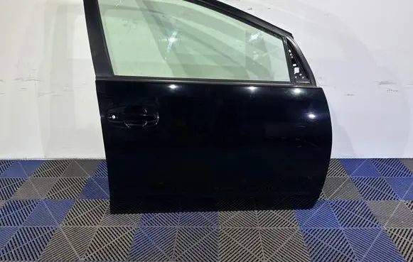 Toyota Prius (XW20) Front door 