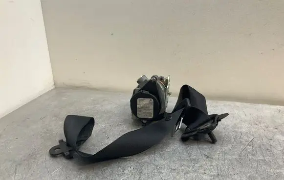 BMW 5 F10 F11 Front seatbelt 618120900