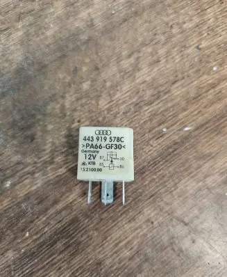 Audi A6 S6 C5 4B Other relay 443919578C PA66GF30