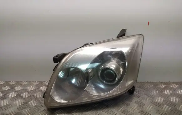 Toyota Avensis T250 Headlight/headlamp