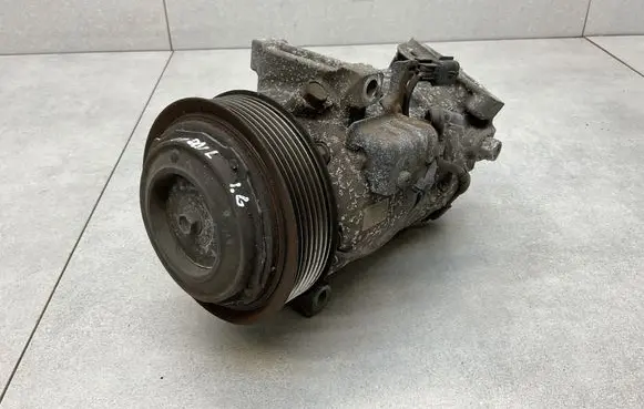 Nissan X-Trail T32 Air conditioning (A/C) compressor (pump) 926004CA0A