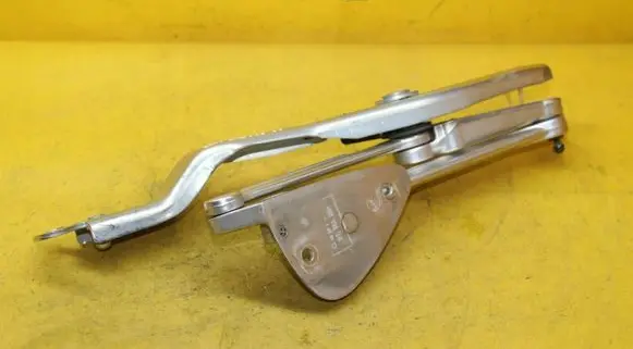 Volkswagen Phaeton Tailgate/trunk/boot hinge 3D5827582B
