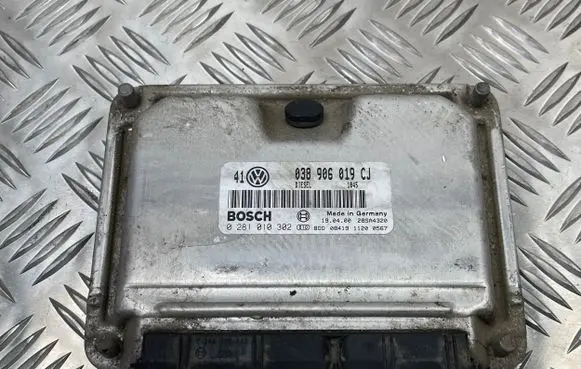 Volkswagen Golf IV Engine control unit/module 038906019CJ 0281010302