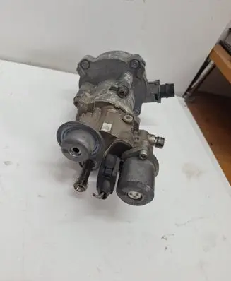 BMW 5 E60 E61 Fuel injection high pressure pump 7613933