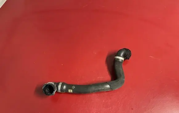 Engine coolant pipe/hose