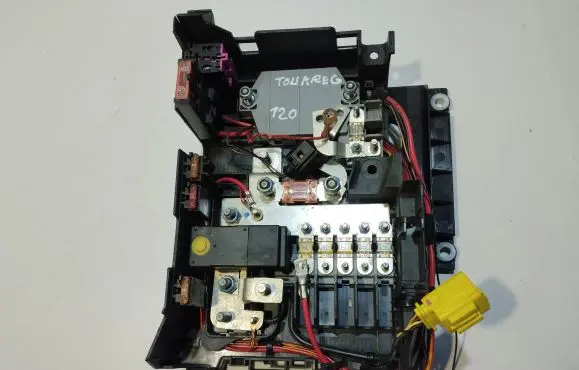 Volkswagen Touareg I Fuse module 7L0937548A 0447327726