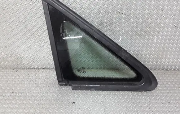Volkswagen Touran I Front triangle window/glass 