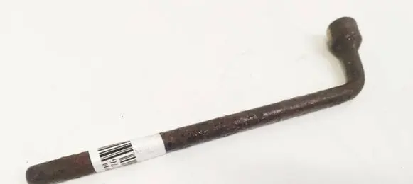 Toyota Avensis T220 Wheel nut wrench 