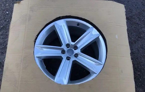 Audi Q8 R12 alloy rim 4M8601025 4M8601025C