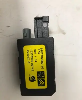 Citroen C4 II Picasso Aerial antenna amplifier 9807982580