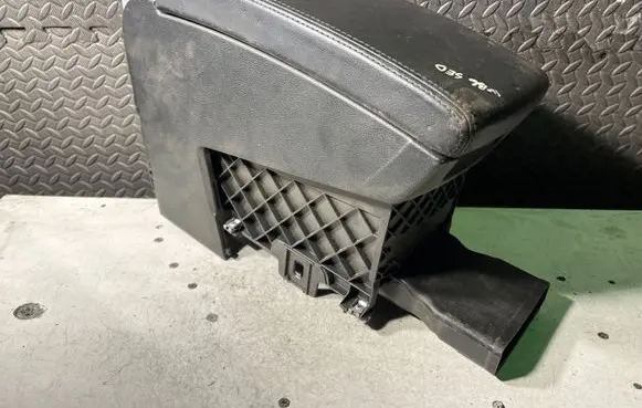 Volkswagen PASSAT B6 Armrest 3C0864207