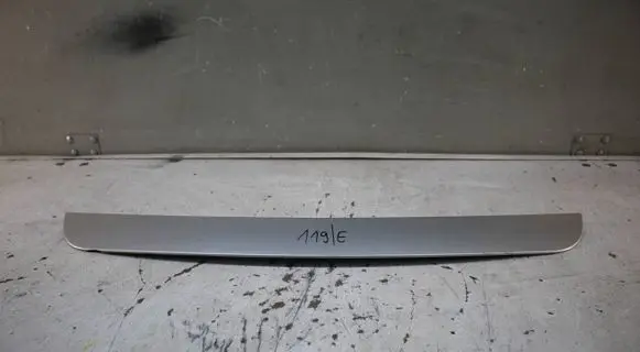 Tailgate/trunk spoiler