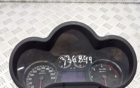Alfa Romeo 147 Tachometer 156071228