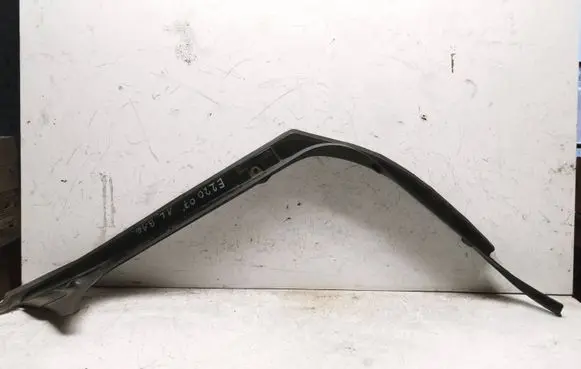 Mercedes-Benz E W211 Other trunk/boot trim element A2118930233