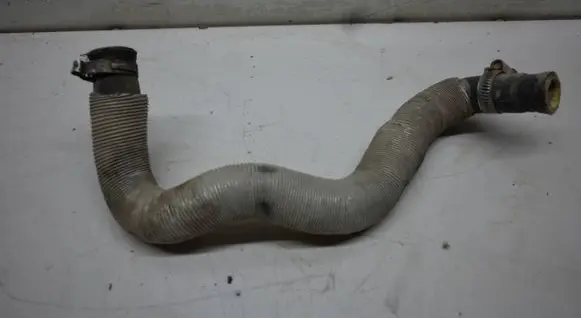 Volvo V70 Engine coolant pipe/hose
