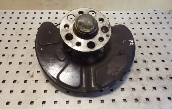 Mercedes-Benz E W212 Front wheel hub