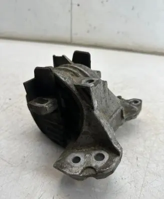 Citroen C5 Engine mount bracket