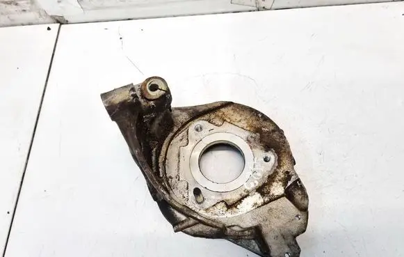 Peugeot 607 Engine mounting bracket 96365905