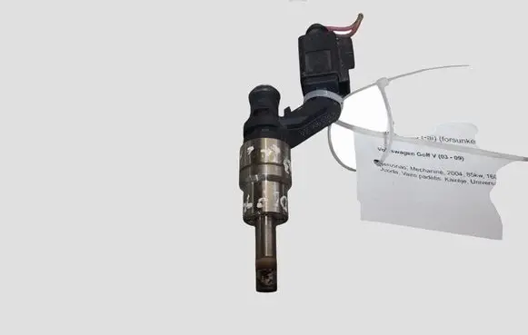 Volkswagen Golf V Fuel injector 03C906036A 0261500016