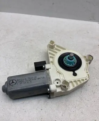 Mercedes-Benz A W169 Front door window regulator motor 996138102 A1698204142 30017320