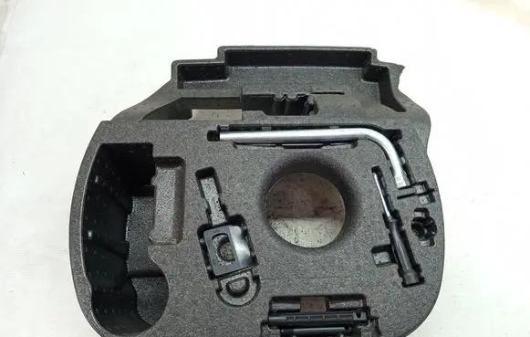 Audi A6 Allroad C7 Tool set 4G0012109D