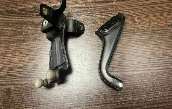 Mercedes-Benz Vito Viano W639 Front door hinge set A6397601047 A6397600047