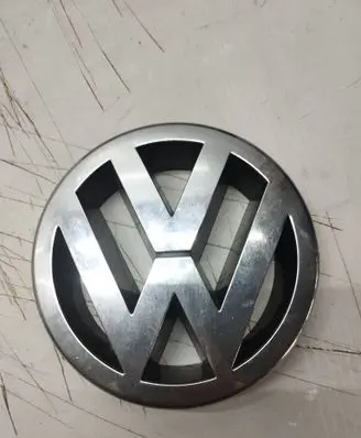 Volkswagen Golf V Manufacturer badge logo/emblem 1T0853601