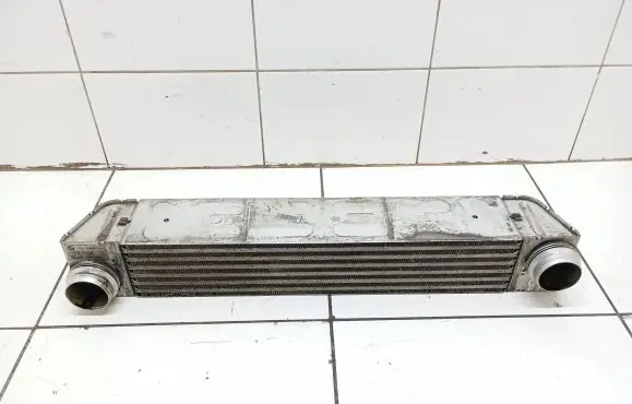BMW 5 E60 E61 Intercooler radiator 7795823 F6438000 17517795823-01