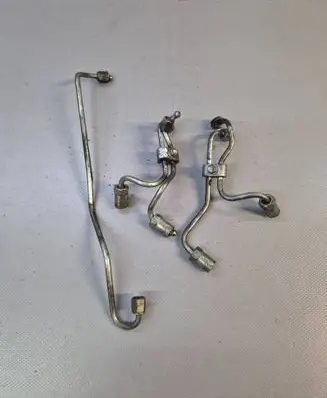 Toyota Corolla Verso E121 Fuel injector supply line/pipe
