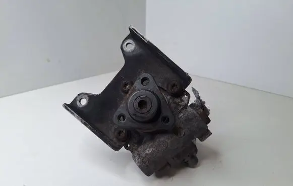 BMW 3 E46 Power steering pump 6753274 LH2110052