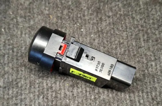 KIA Sorento Hazard light switch 937303E000