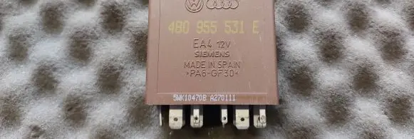 Audi A4 S4 B5 8D Window wiper relay 4B0955531E