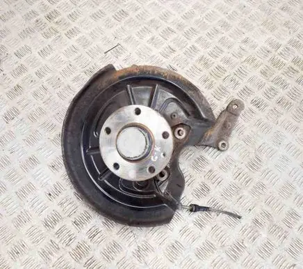Rear wheel hub