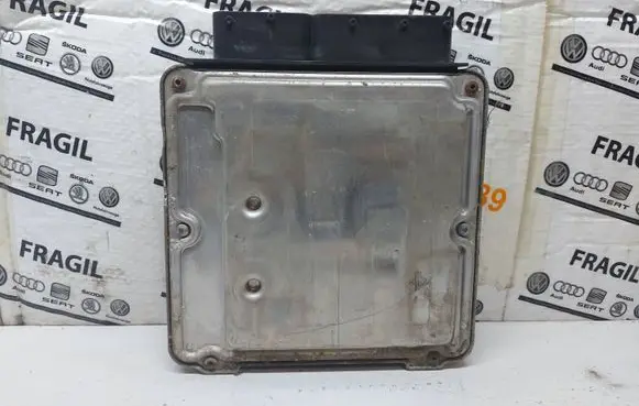 Volkswagen Golf V Engine control unit/module 03G906016CA 0281011900 1039S06216