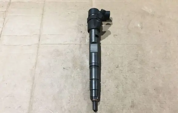 Audi A8 S8 D3 4E Fuel injector 0445110158 057130277M