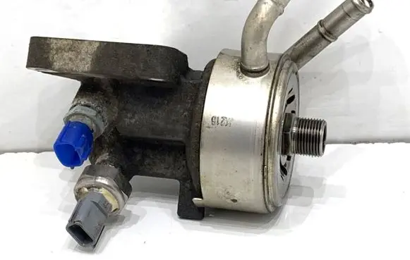 Infiniti Q50 Oil filter mounting bracket 