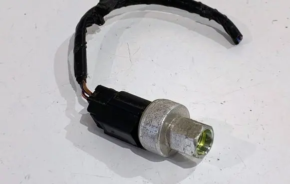 Ford Kuga II Air conditioning (A/C) pressure sensor