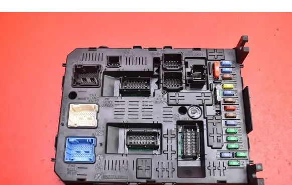 Citroen Berlingo Fuse box set 28119759-5