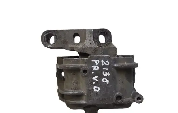 Volkswagen PASSAT B6 Engine mount bracket 1K0199262