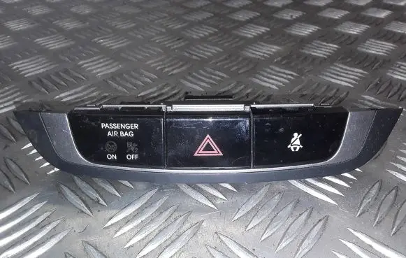 Hyundai ix35 Hazard light switch 937902s100blh