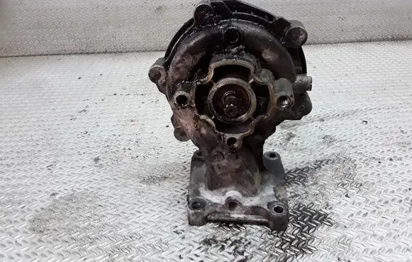 Ford Mondeo Mk III Water pump XS7Q8A578